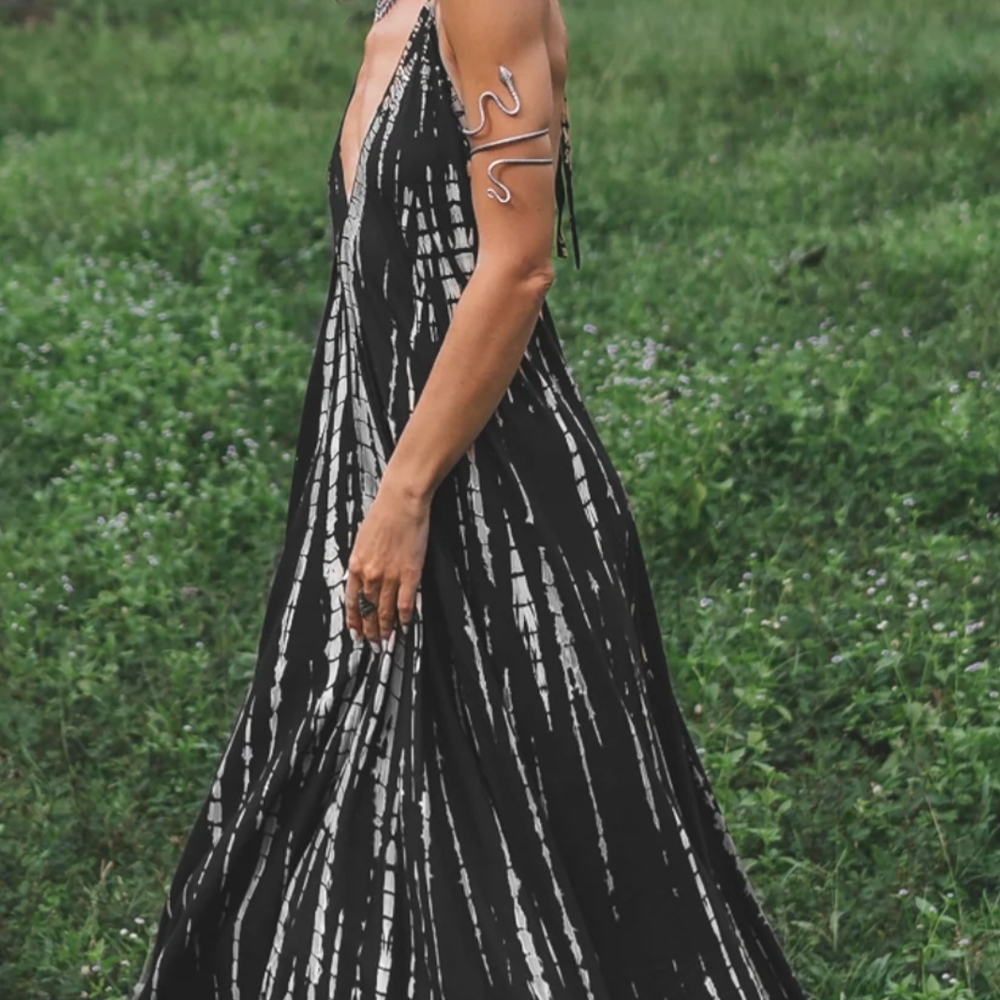 Thaluta Black and White Backless Dress